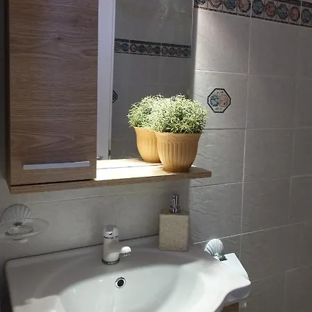 Sea Urchin 2nd Floor Apartment